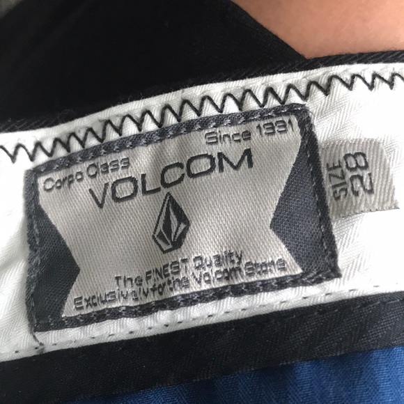 💫Volcom Black School Shorts - Picture 2 of 4